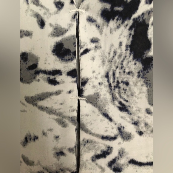 RW & CO. Animal print blouse. Long sleeve long torso tunic top Subtle Sexy Large - Picture 8 of 10